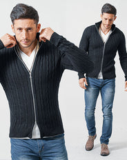 がっちり体型の方におすすめ3点コーデセット 黒ニットアウター×白長袖Tシャツ×ネイビーストレッチデニムパンツ