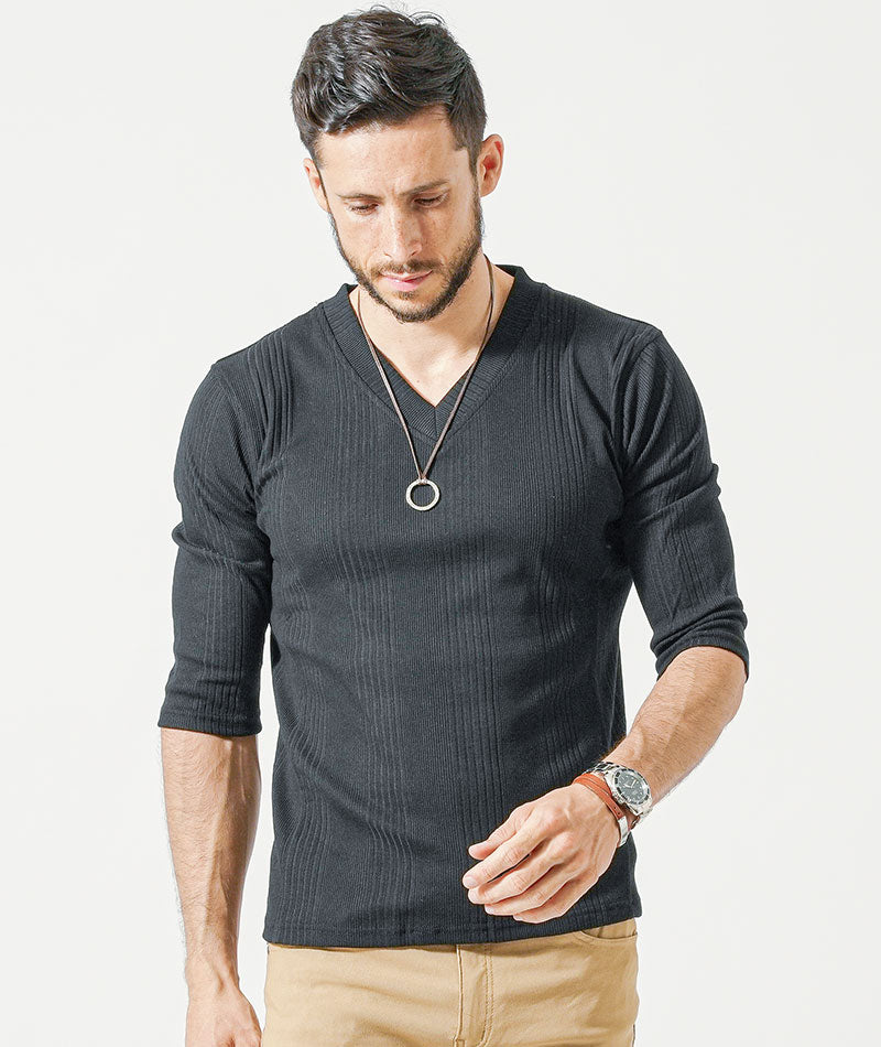 がっちり体型夏の3点コーデセット ネイビー半袖Tシャツ×黒7分袖Tシャツ×ベージュストレッチチノパンツ