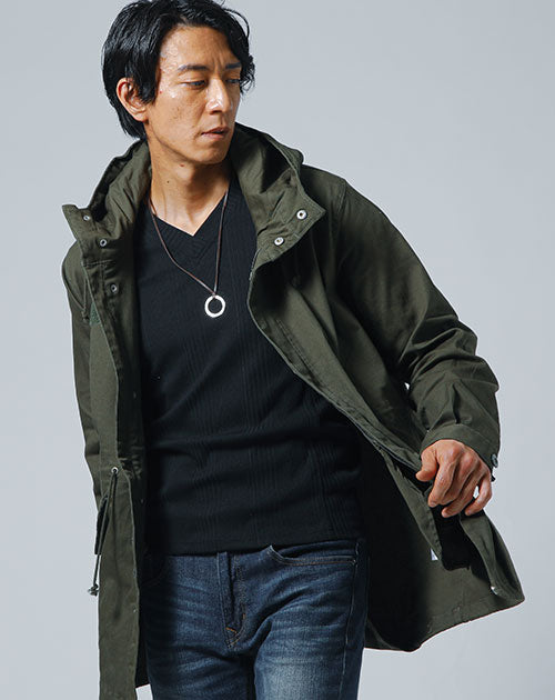 40代メンズにおすすめのカーキミリタリージャケット秋アウトドアスタイル