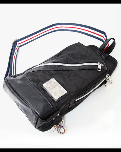 トリコデザインストラップ付きシャドーカモフラージュ柄ボディバッグ