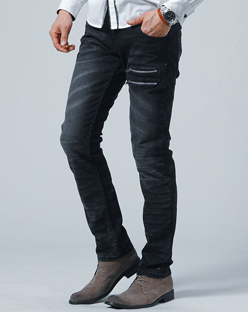 ダブルジップとヒゲ加工でシャープに仕上げた細身ブラックグレーデニム
