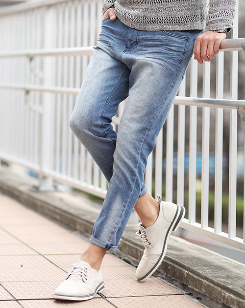 ブルーの色落ち加工ストレッチアンクルデニムパンツ