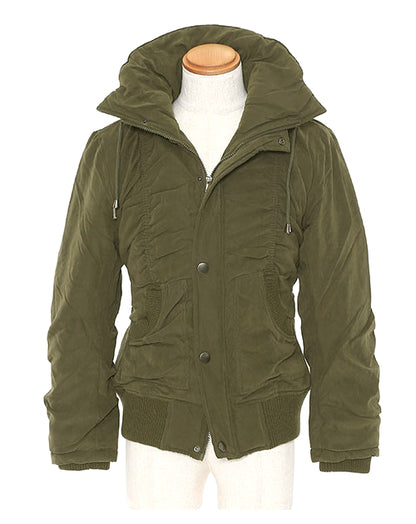 シャーリング加工ハイネックスタンドカラー中綿ジャケット