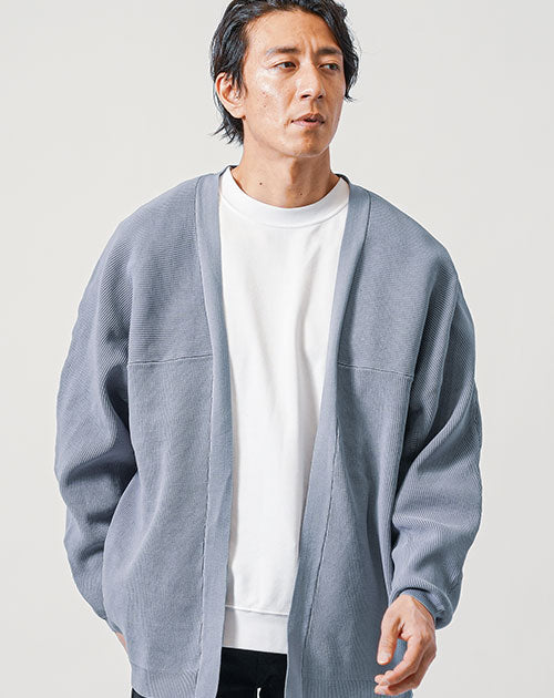 メンズにおすすめのマッチョ体型向け黒カーディガン