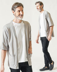 夏の3点コーデセット グレー5分袖サマーカーディガン×白半袖Tシャツ×黒ストレッチチノパンツ