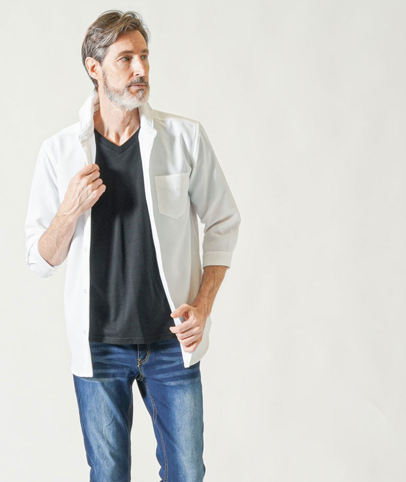 60代メンズ夏の3点コーデセット 白7分袖シャツ×黒半袖VネックTシャツ×インディゴアンクルデニムパンツ