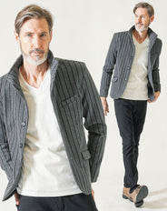 60代メンズ3点コーデセット グレー長袖ジャケット×白長袖VネックTシャツ×黒ストレッチテーパードパン