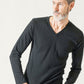 60代メンズファッション3点コーデセット ベージュ長袖カーディガン×黒長袖VネックTシャツ×ダークブルーストレッチデニムパンツ