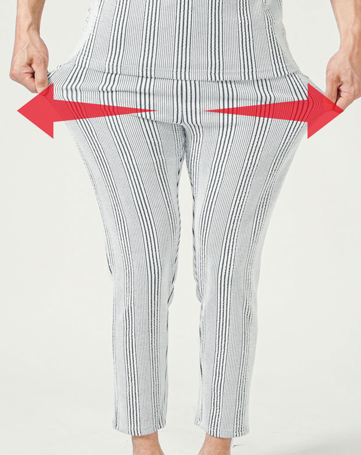 ホワイト×ブラック　H183cmW63kg 着用サイズ:Ｌ