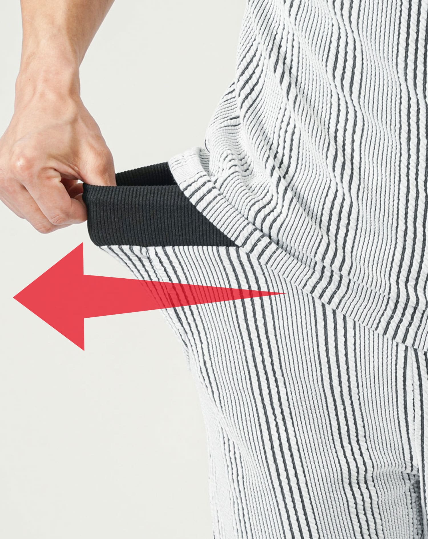 ホワイト×ブラック　H183cmW63kg 着用サイズ:Ｌ