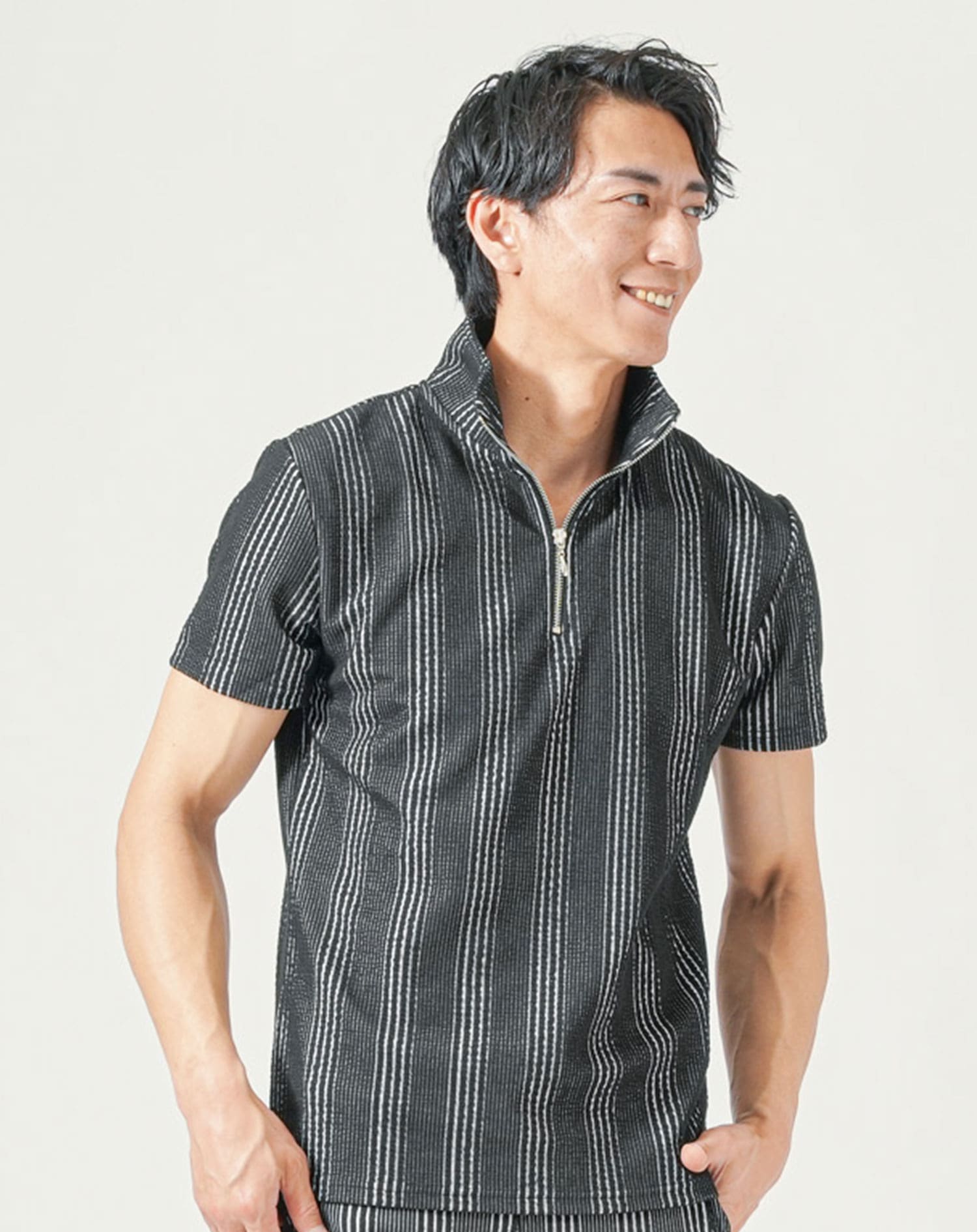 ブラック×ホワイト　H183cmW63kg 着用サイズ:Ｌ