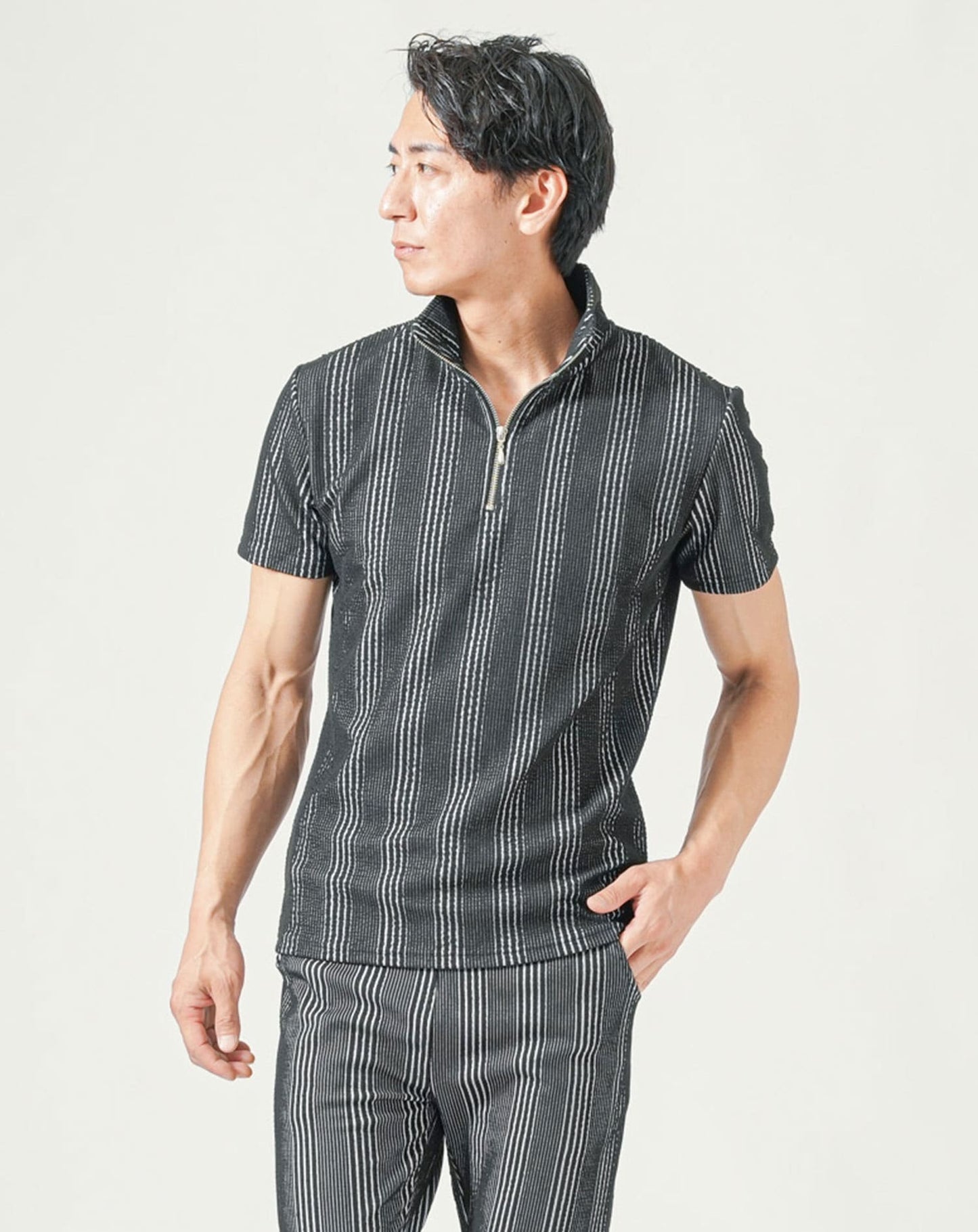 ブラック×ホワイト　H183cmW63kg 着用サイズ:Ｌ