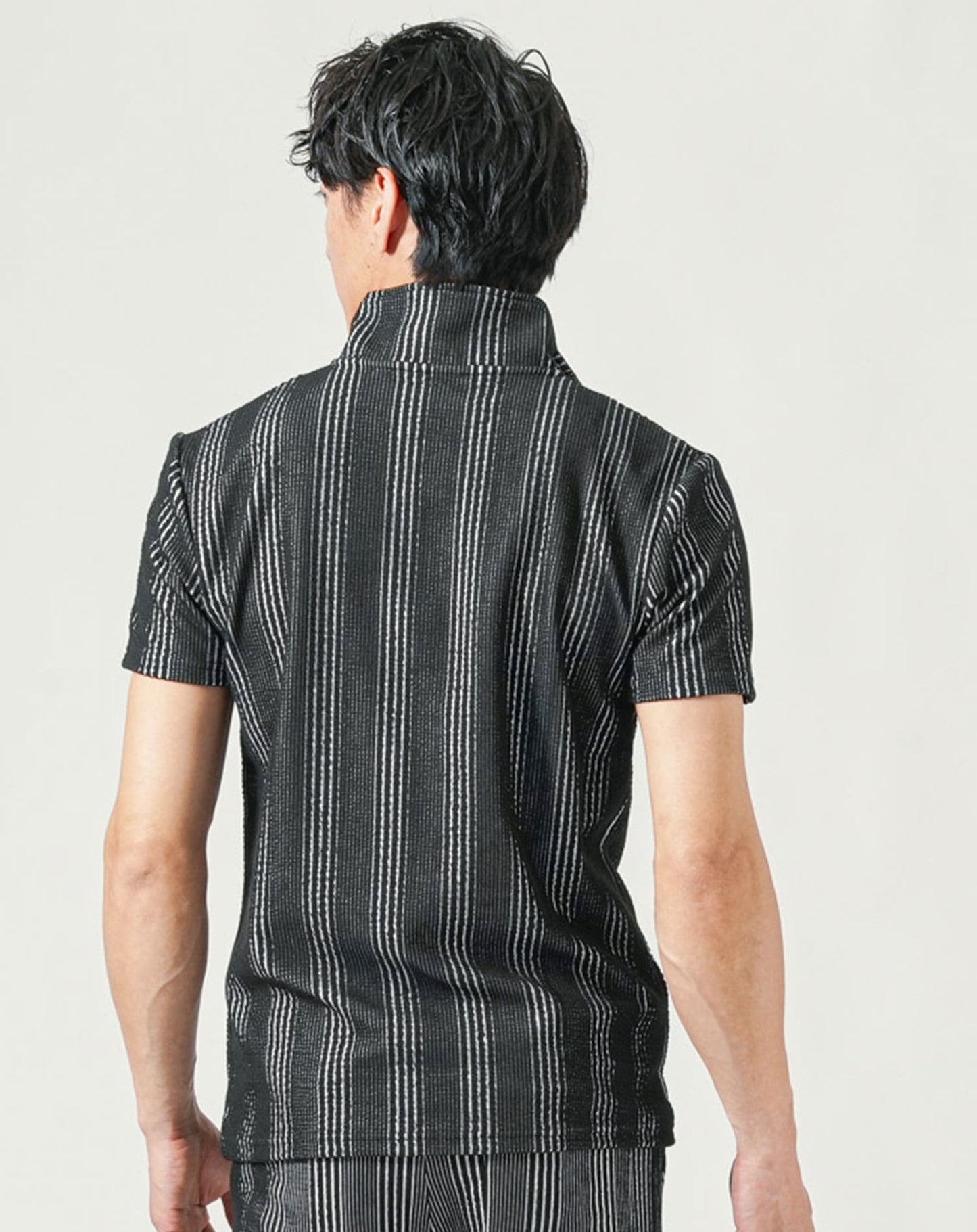 ブラック×ホワイト　H183cmW63kg 着用サイズ:Ｌ