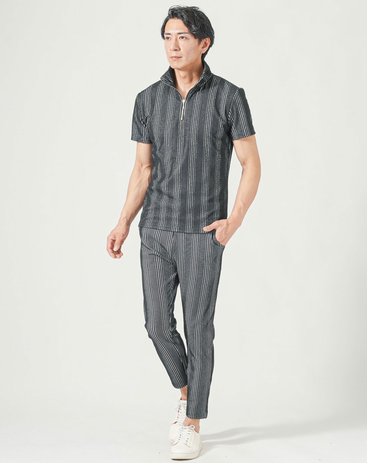 ブラック×ホワイト　H183cmW63kg 着用サイズ:Ｌ