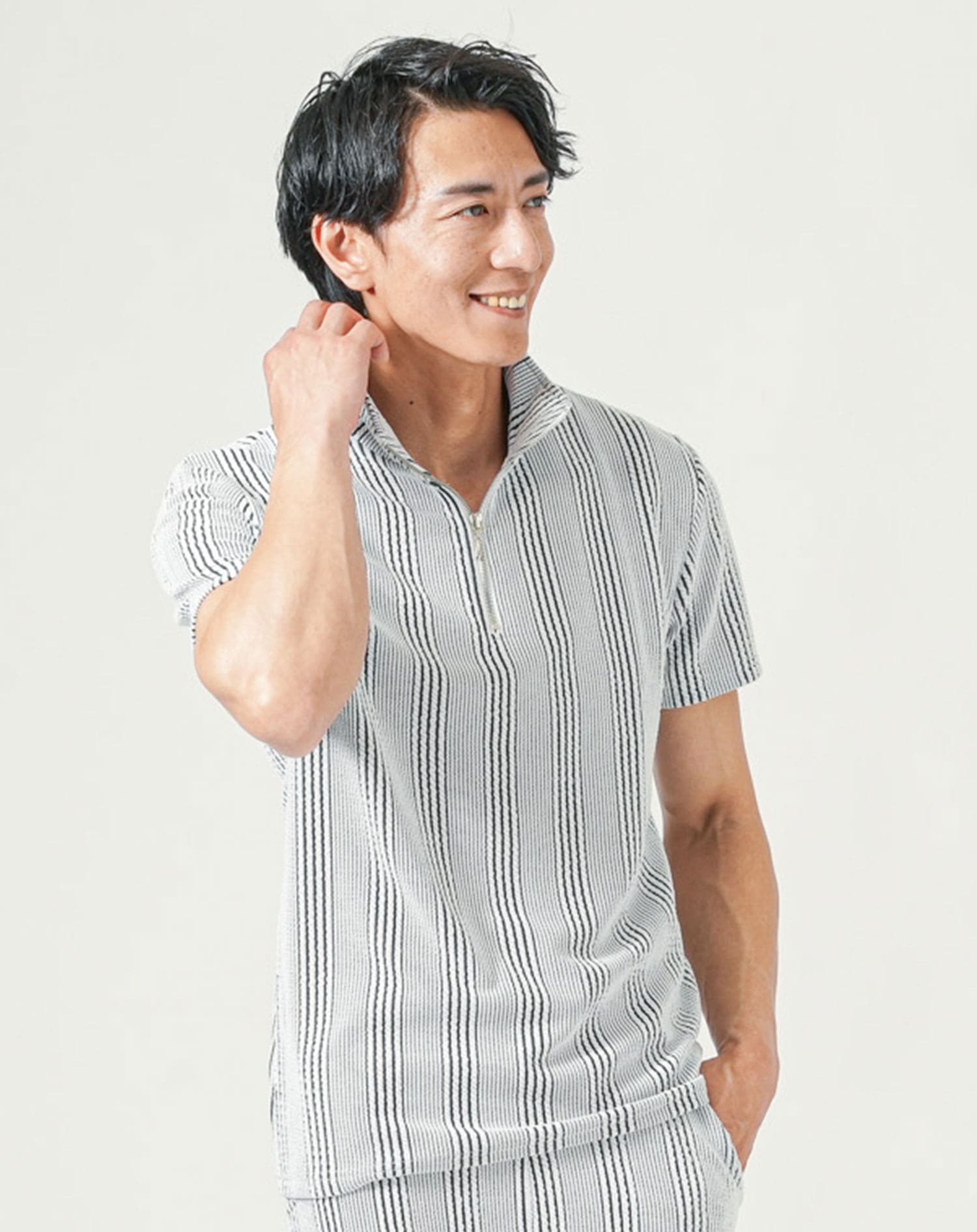 ホワイト×ブラック　H183cmW63kg 着用サイズ:Ｌ