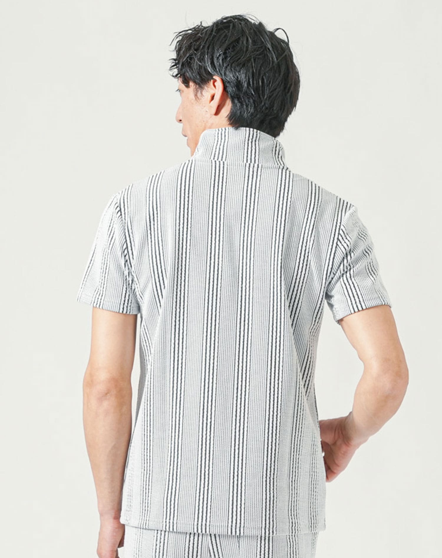 ホワイト×ブラック　H183cmW63kg 着用サイズ:Ｌ