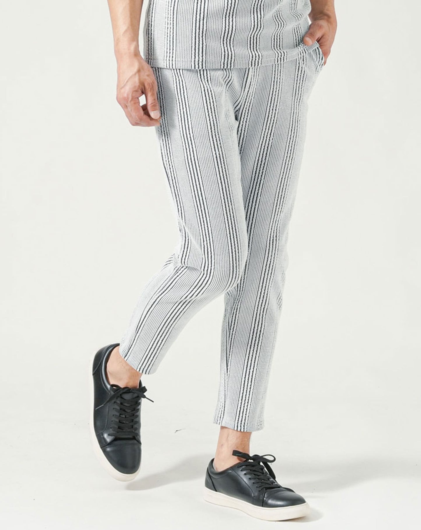 ホワイト×ブラック　H183cmW63kg 着用サイズ:Ｌ