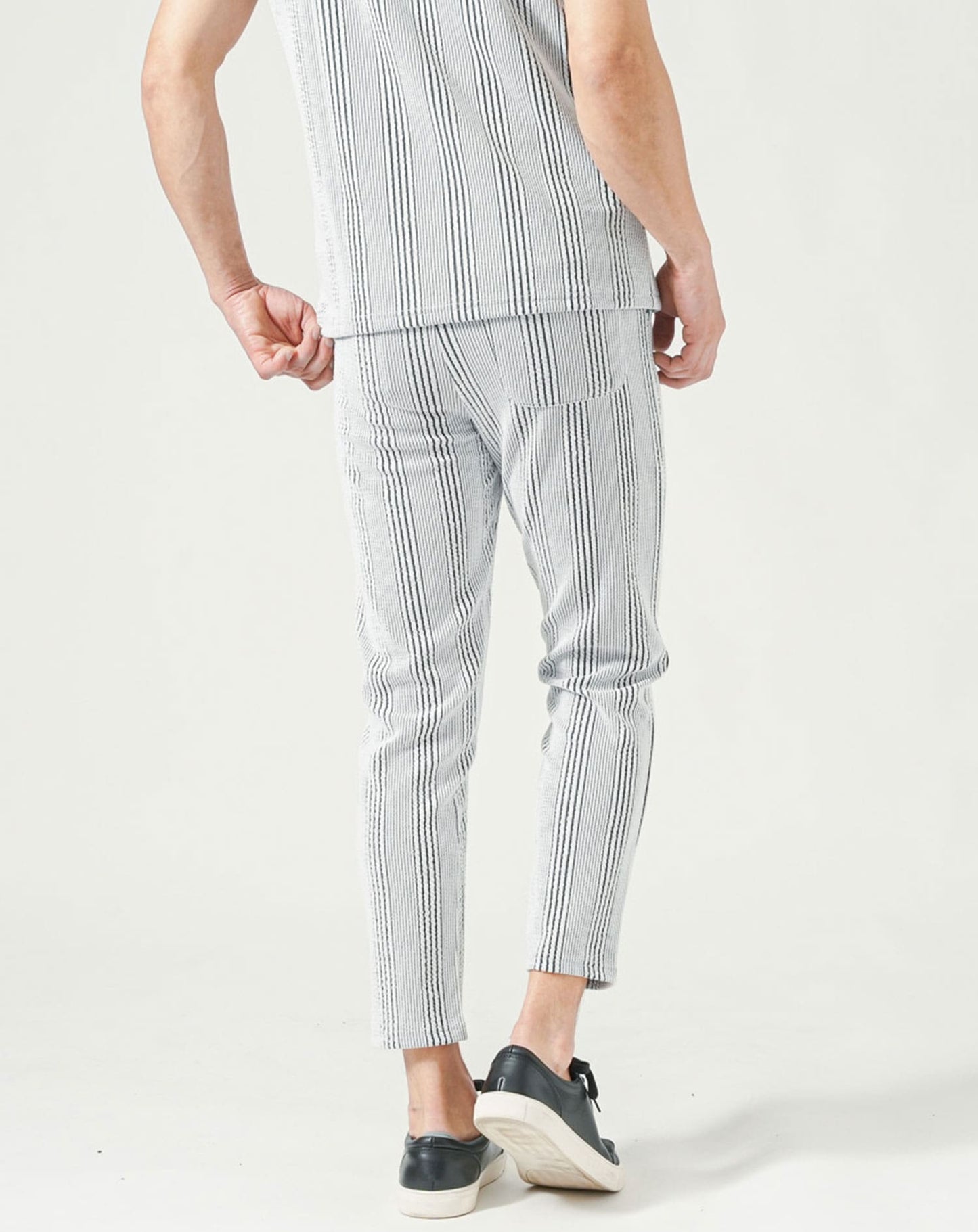 ホワイト×ブラック　H183cmW63kg 着用サイズ:Ｌ