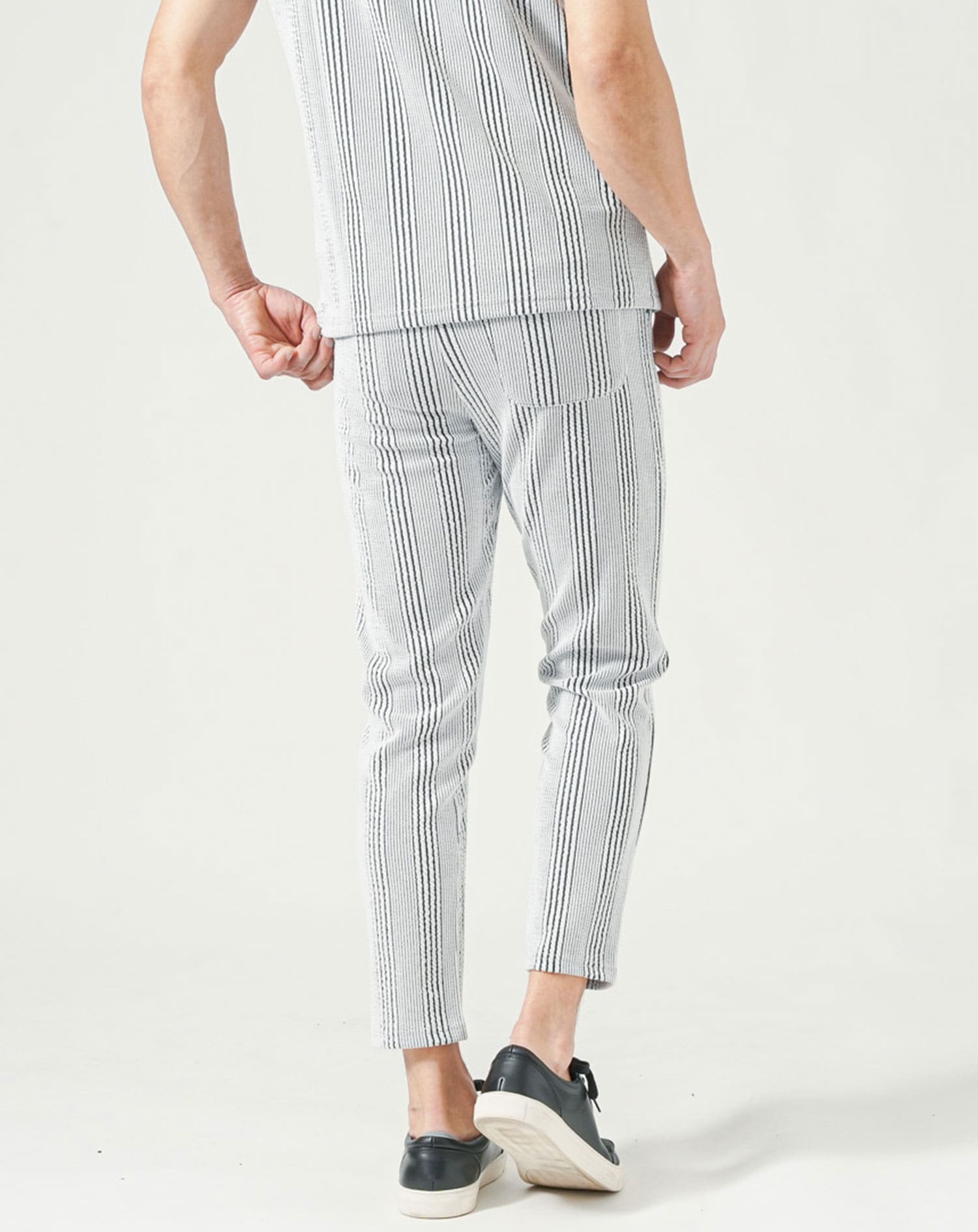 ホワイト×ブラック　H183cmW63kg 着用サイズ:Ｌ