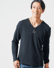 ケーブル編み長袖VネックニットTシャツ