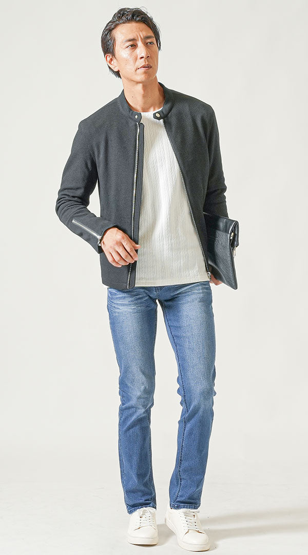 低身長メンズにおすすめの冬コーデ：ネイビーの短丈ダウンジャケットと白シャツ×グレーパンツで縦長シルエットを意識した着こなし