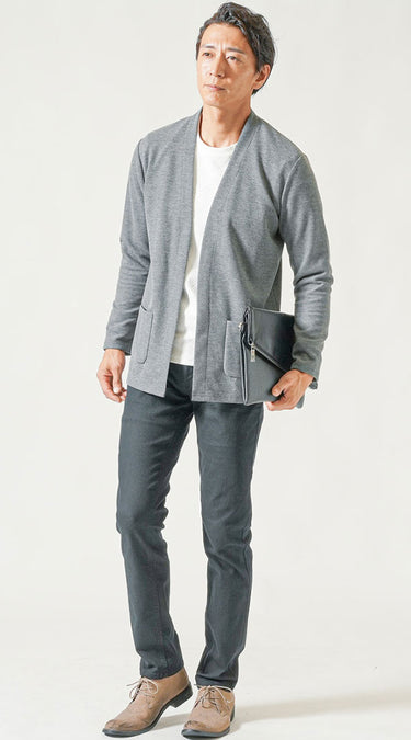 40代メンズにおすすめの黒スキニーパンツ×カーディガンのコーデ例