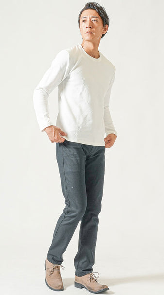 メンズにおすすめの白ロンTと黒パンツを使った清潔感ある春の着こなし