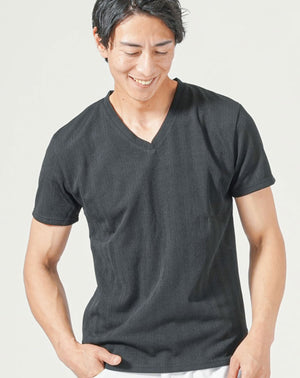 ランダムテレコジャガードスリムフィット半袖VネックTシャツ（ブラック）