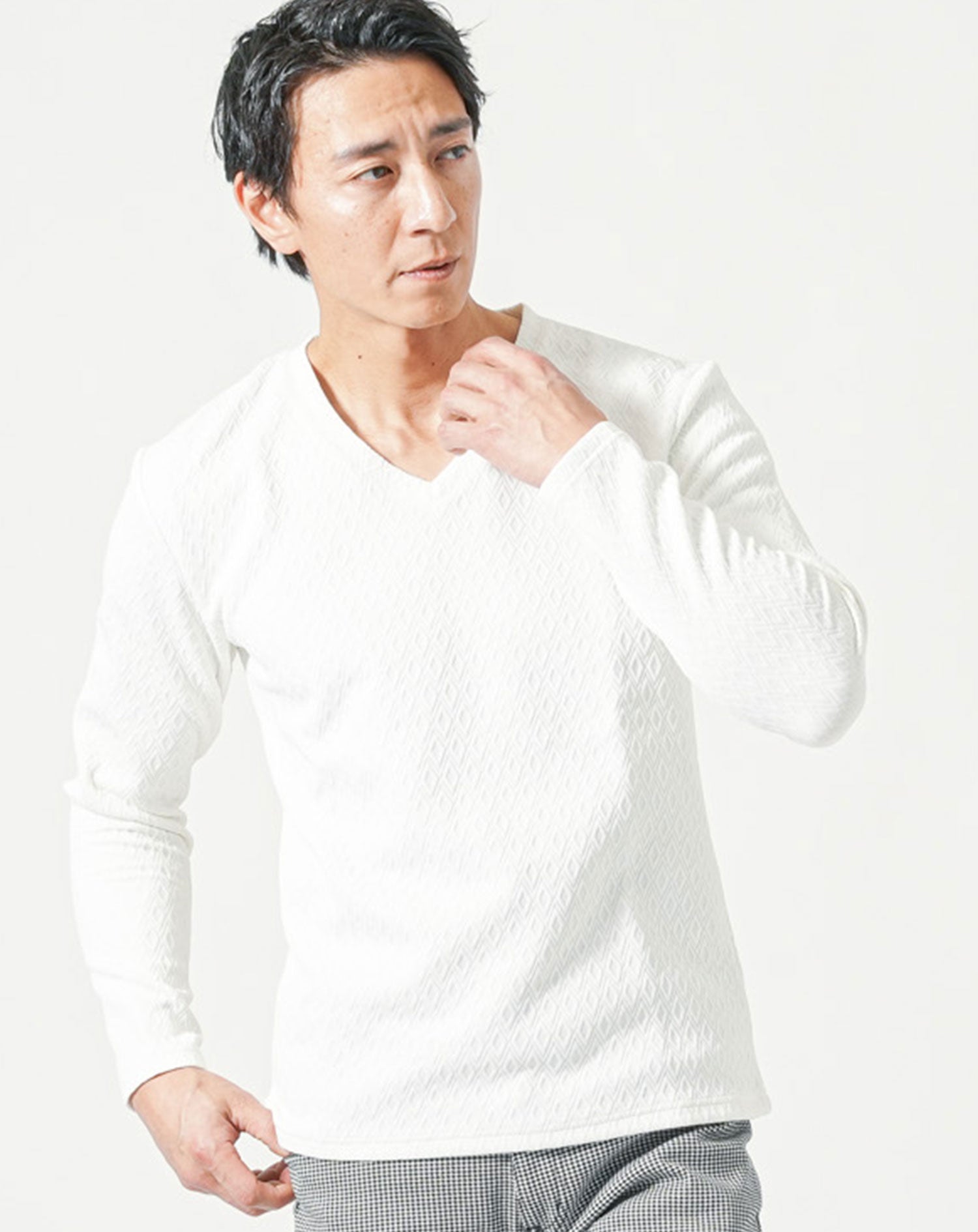 ダイヤジャガード長袖ストレッチVネックTシャツ