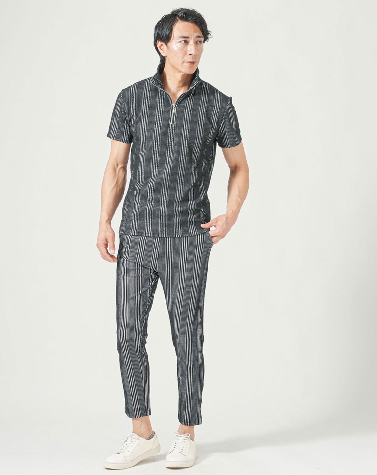 ブラック×ホワイト　H183cmW63kg 着用サイズ:Ｌ