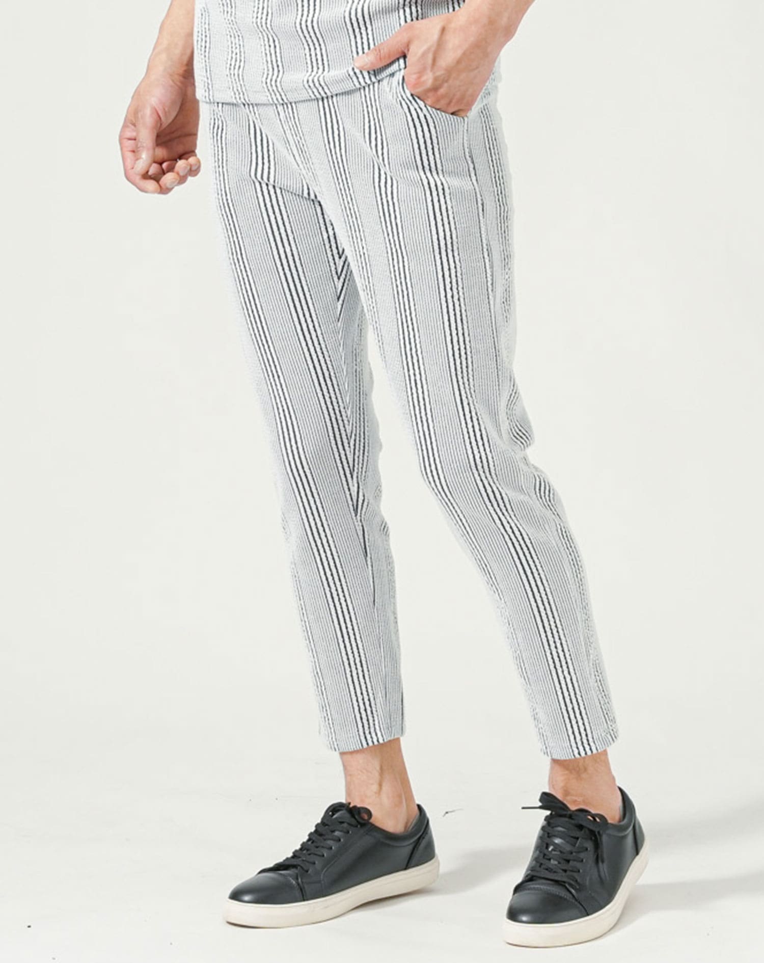 ホワイト×ブラック  H183cmW63kg 着用サイズ:Ｌ