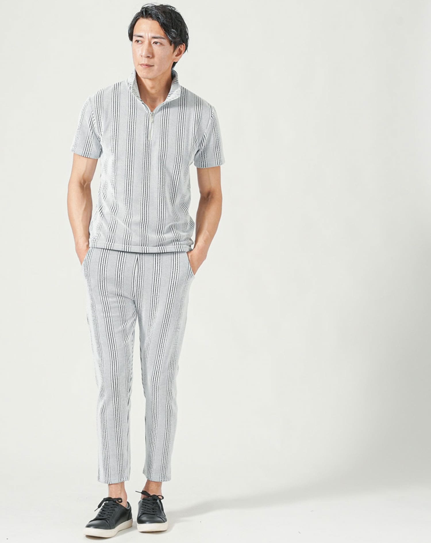 ホワイト×ブラック  H183cmW63kg 着用サイズ:Ｌ