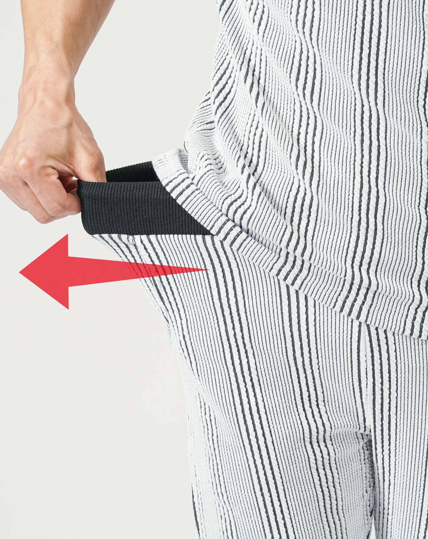 ホワイト×ブラック  H183cmW63kg 着用サイズ:Ｌ