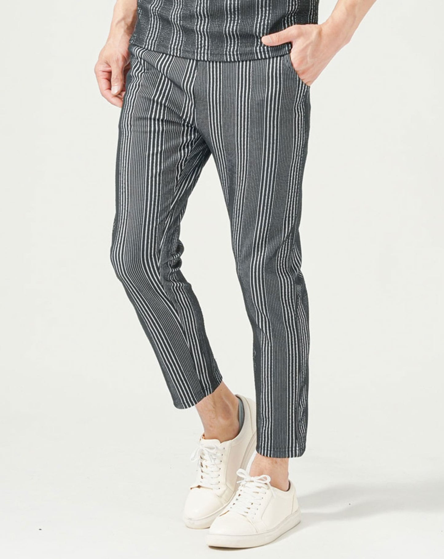 ブラック×ホワイト　H183cmW63kg 着用サイズ:Ｌ