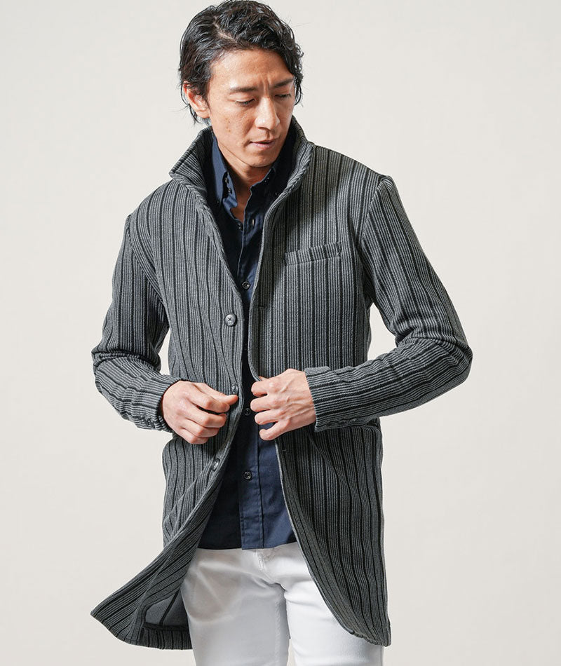 ちょいワル・イケオジメンズ3点コーデセット　グレーロングコート×ネイビー長袖シャツ×白スリムチノパンツ