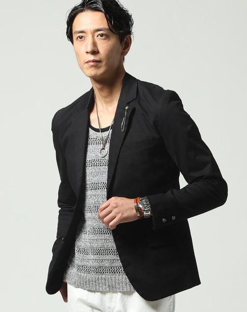 50代ちょいワルファッションにふさわしいシンプルなジャケット