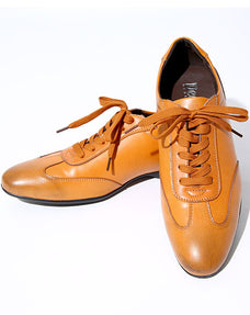 モードスニーカー