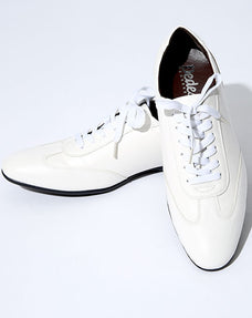 モードスニーカー