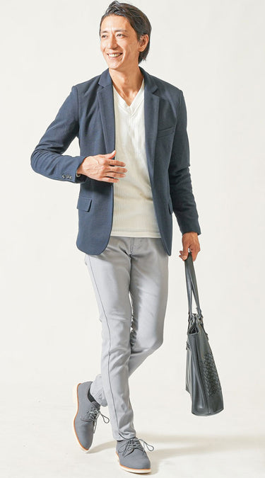 自然とカッコよく見える細身チノパンコーデ例