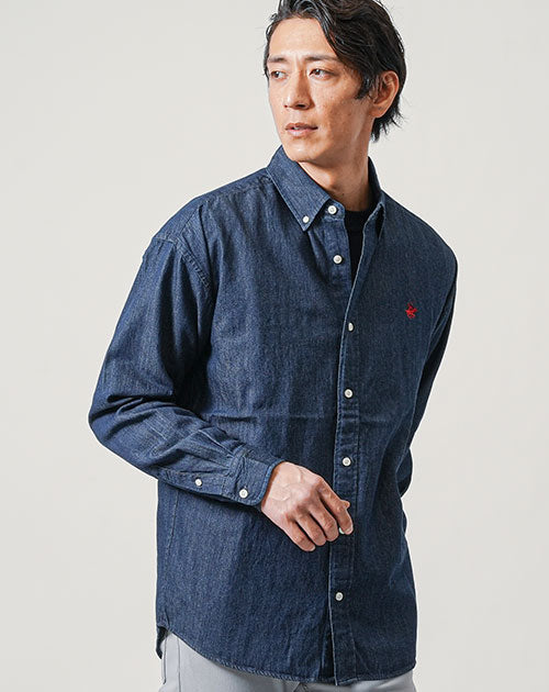 ネイビー色に合わせてはいけない赤色をワンポイント使用で解決させる写真