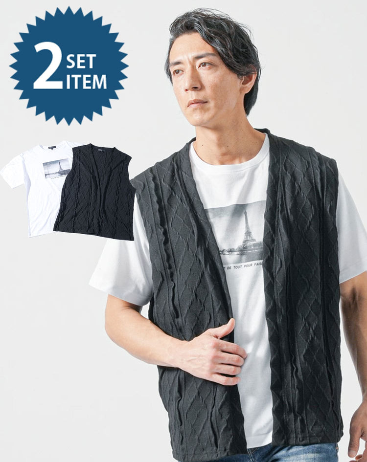ブラックベストと白プリントTシャツを重ねた大人のきれいめカジュアルスタイル