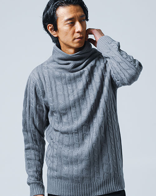 首元デザインがワンランク上のオシャレを作るタートルネックニット