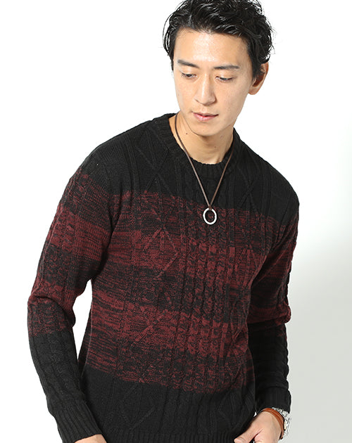 メンズにおすすめのワインレッドと黒の切り替えクルーネックニット