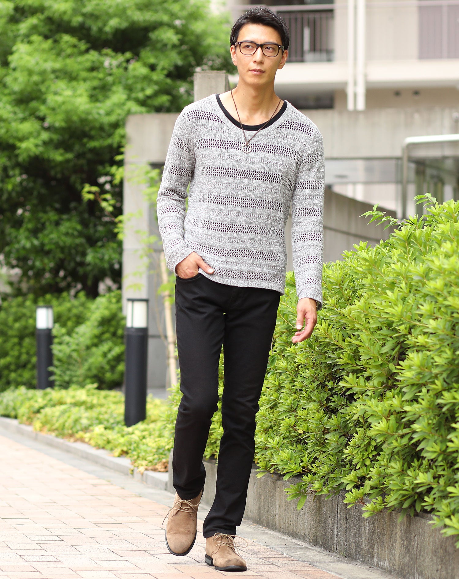 大人の2点コーデセット グレーメッシュクルーネックニット×黒