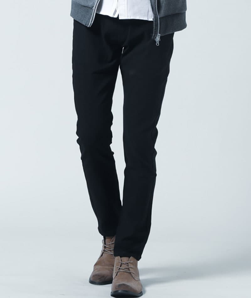 大人の2点コーデセット　白美シルエット長袖シャツ×黒ストレッチテーパードチノパンツ