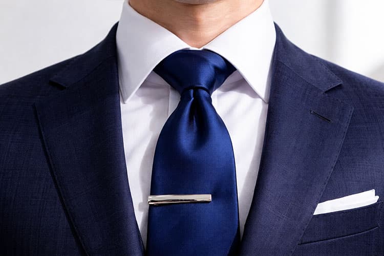 ダブルノットで結んだネクタイ