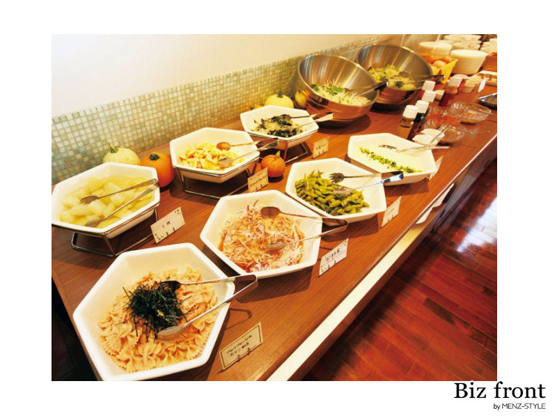 カフェや居酒屋、カラオケ屋などでの服装|私服・スマートカジュアル結婚式二次会のコーデ例