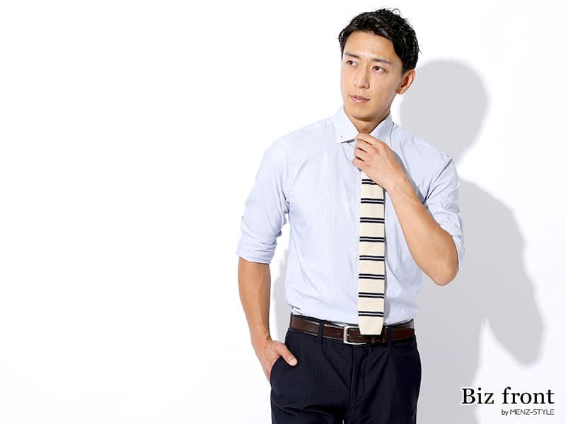 かっこいい長袖シャツは腕まくり