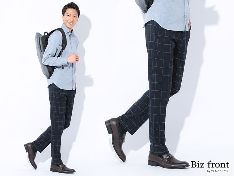 大人オフィスカジュアル通勤スタイル｜ネイビーパンツで品よくまとめる
