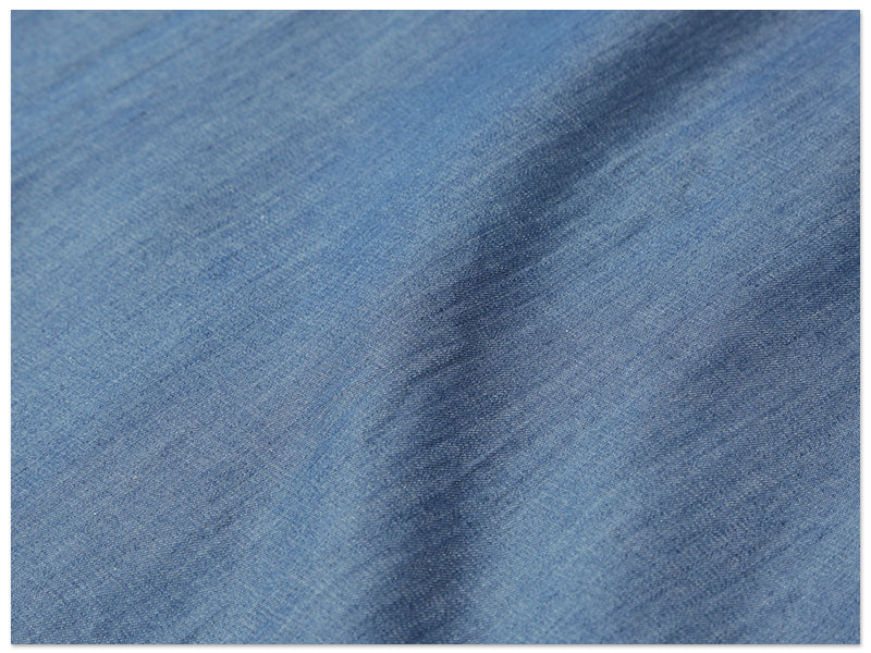 ①ビジネスにはカジュアルになりすぎないデニム生地